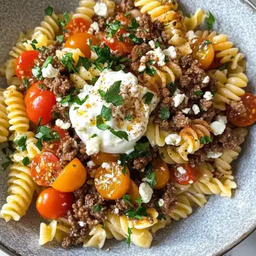 Torterezept Zutaten: - 250 g Mehl - 125 g Butter - 100 g Zucker - 2 Eier - 1 Päckchen Vanillezucker - 1 Päckchen Backpulver - Prise Salz - 100 g Schokolade (geschmolzen) - 200 g Schlagsahne Zubereitung: 1. Ofen auf 180 Grad vorheizen. 2. Mehl, Backpulver, Zucker, Vanillezucker und Salz in einer Schüssel vermischen. 3. Butter hinzufügen und gut vermengen. 4. Eier nach und nach hinzufügen und zu einem glatten Teig verarbeiten. 5. Geschmolzene Schokolade unterheben. 6. Teig in eine gefettete Form füllen. 7. Ca. 30-35 Minuten backen. 8. Abkühlen lassen und mit Schlagsahne servieren.